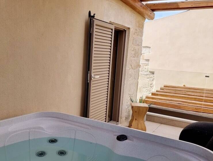 נוף לבריכה, Manili Boutique Suites & Villas