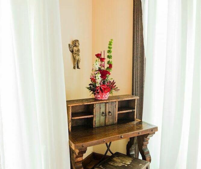 阁楼房, Hacienda Cerritos