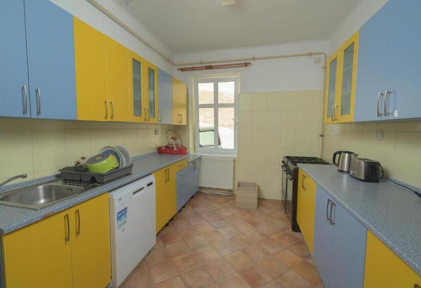 スタンダードトリプルルーム, Astoria Inn