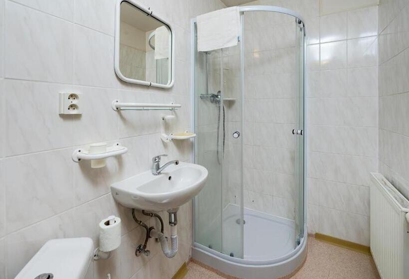 スタンダード4人部屋, Astoria Inn