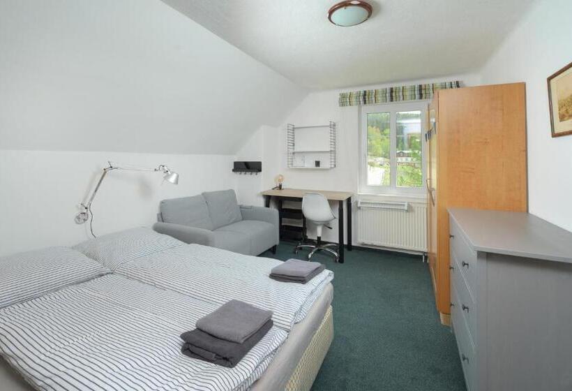 スタンダード4人部屋, Astoria Inn