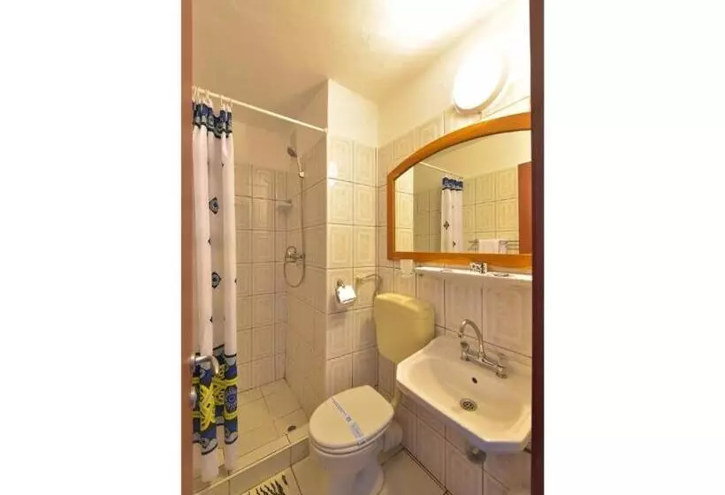 اتاق استاندارد تودرتو, Complex Mediteranean Mamaia