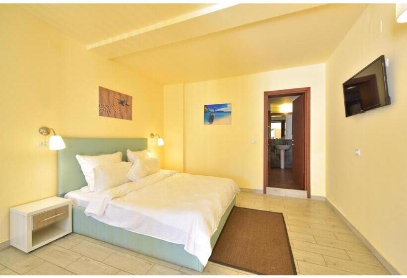 スタンダードスタジオ, Complex Mediteranean Mamaia