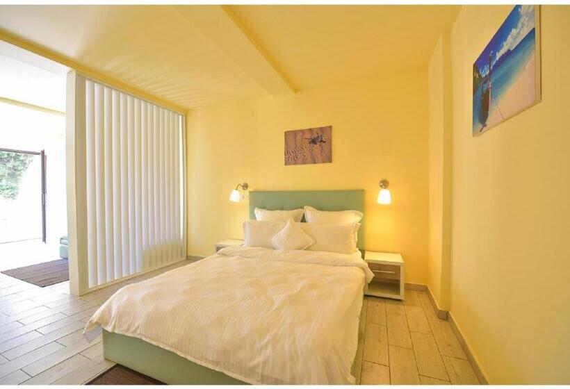 スタンダードスタジオ, Complex Mediteranean Mamaia