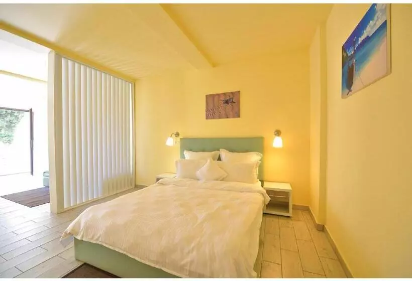 استودیوی استاندارد, Complex Mediteranean Mamaia