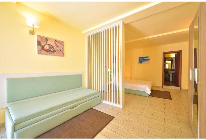 スタンダードスタジオ, Complex Mediteranean Mamaia