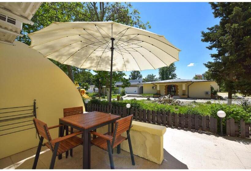 スタンダードスタジオ, Complex Mediteranean Mamaia