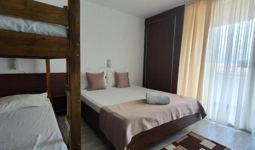 ファミリールーム, Complex Mediteranean Mamaia