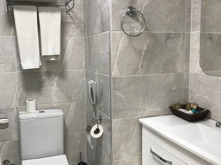 Quarto Triplo Standart, Dafne