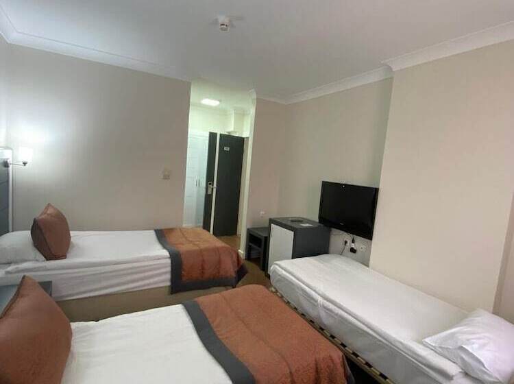 Quarto Triplo Standart, Dafne