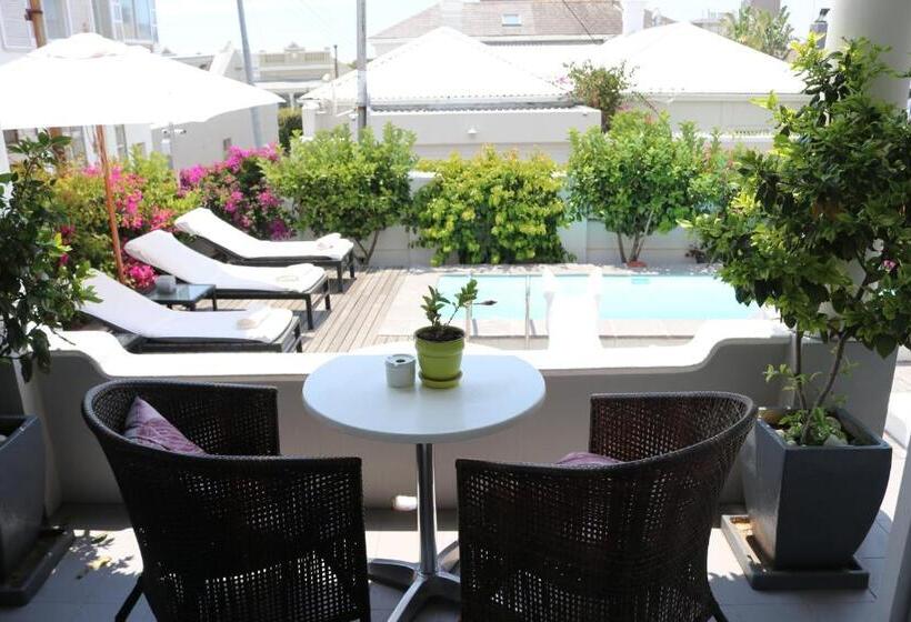 اتاق لوکس با بالکن, Dysart Boutique Hotel   Solar Power