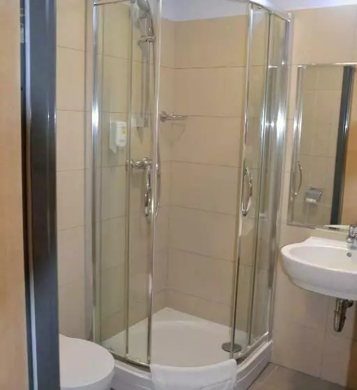 Standard Yhden Hengen Huone, Kolna