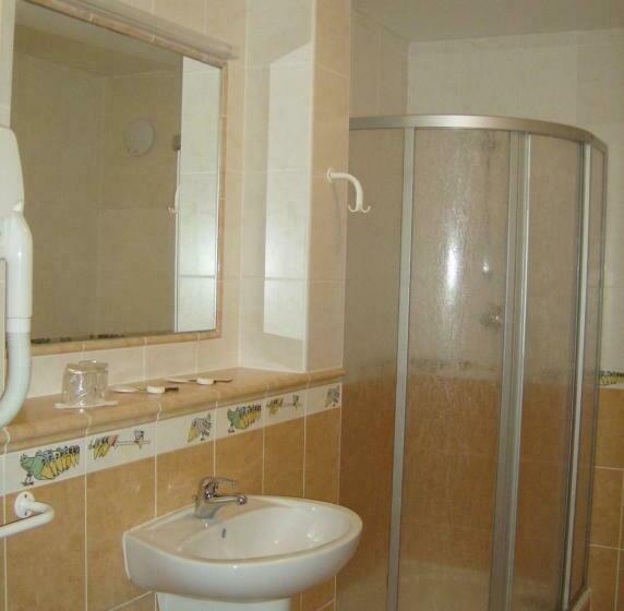 غرفة قياسية فردية, Maria