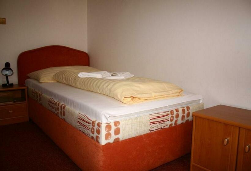 غرفة قياسية فردية, Maria