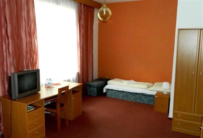 غرفة قياسية ثلاثية, Maria