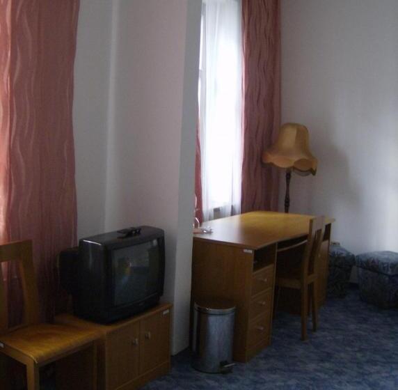 غرفة قياسية ثلاثية, Maria