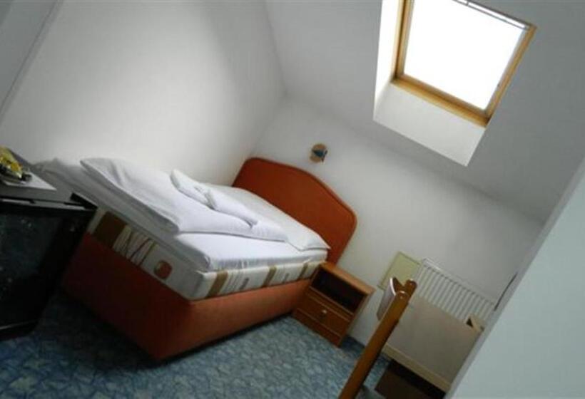 غرفة إقتصادية فردية, Maria