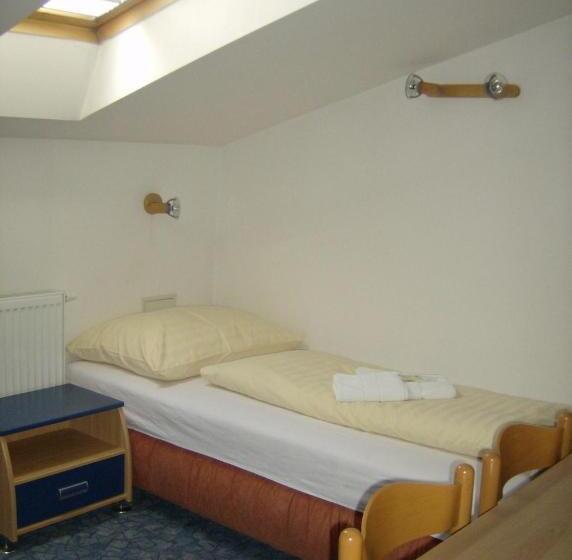 غرفة إقتصادية, Maria