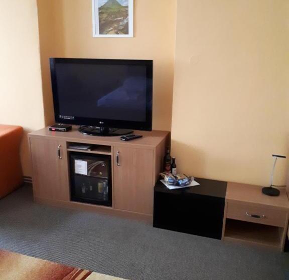 غرفة عائلية, Maria