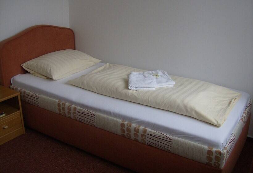 غرفة قياسية فردية, Maria