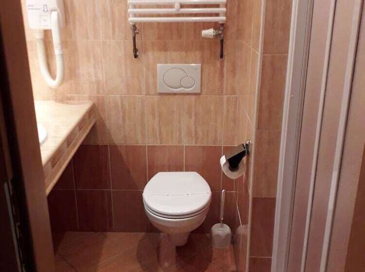 غرفة قياسية ثلاثية, Maria