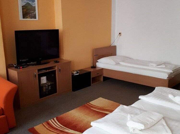 غرفة عائلية, Maria