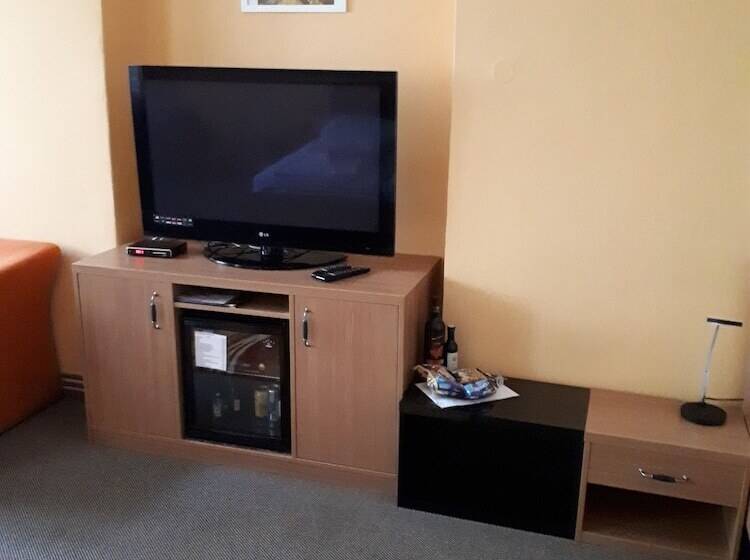 غرفة عائلية, Maria