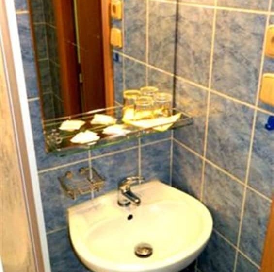 غرفة عائلية, Maria