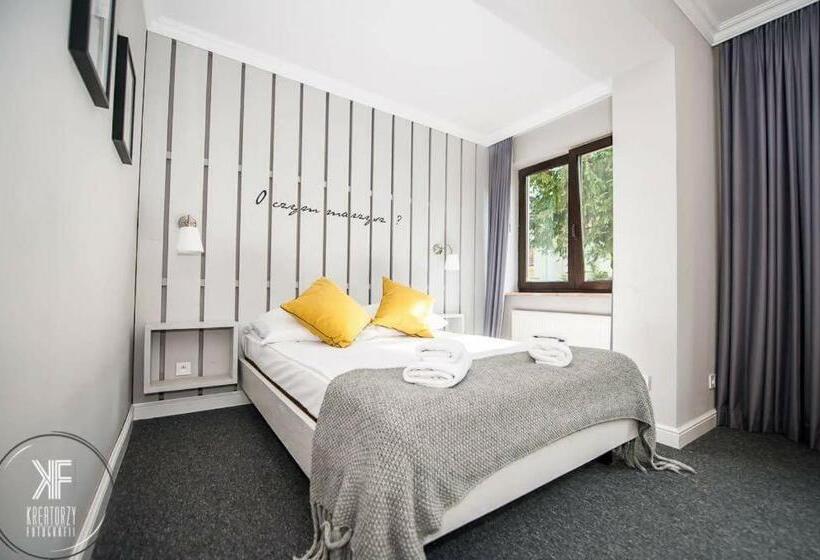 Habitación Estándar, Otomin
