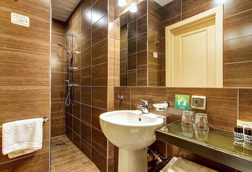 غرفة قياسية مطلّة علي النهر, Pushka Inn