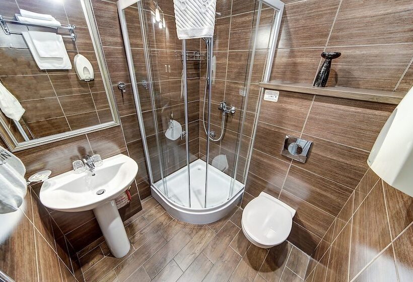 غرفة قياسية مطلّة علي النهر, Pushka Inn