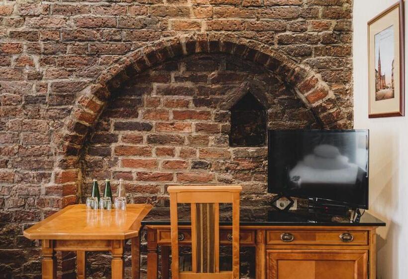 اتاق استاندارد سه نفره, Solaris