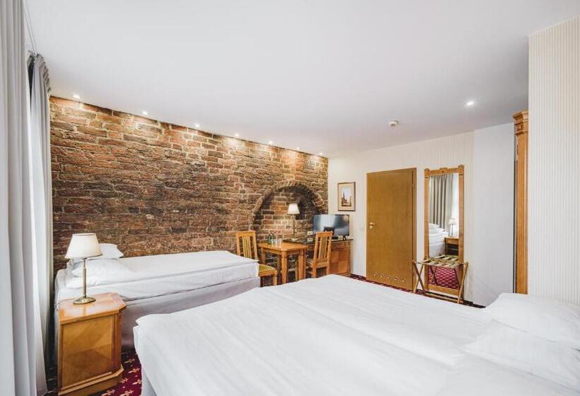 اتاق استاندارد سه نفره, Solaris