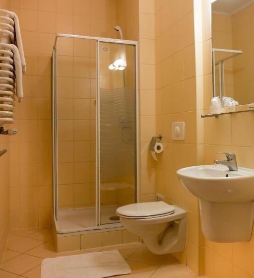 חדר יחיד בסיסי, Solny