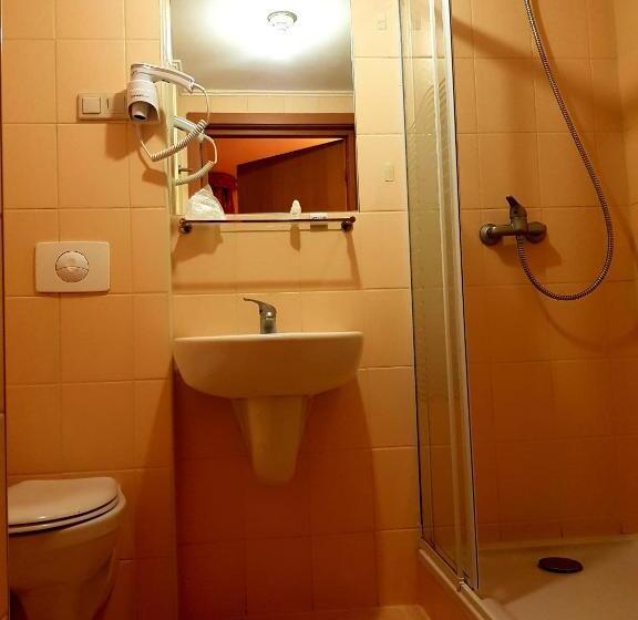 חדר יחיד בסיסי, Solny