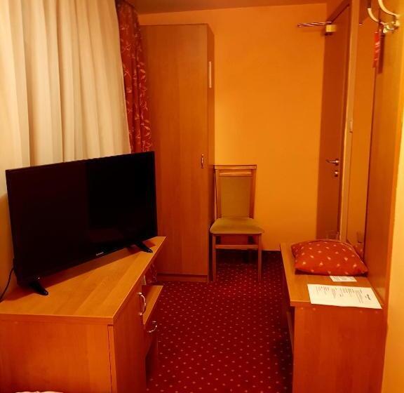 חדר יחיד בסיסי, Solny