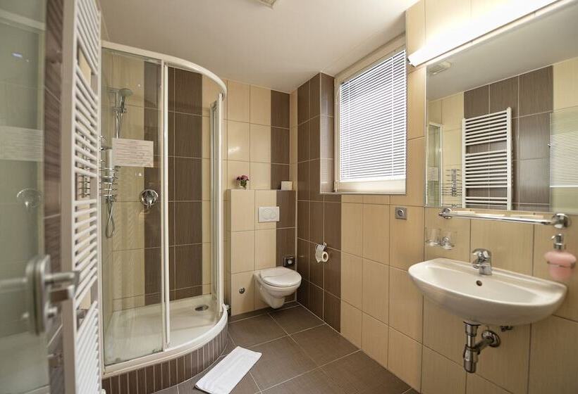 스탠다드 룸, Vaka