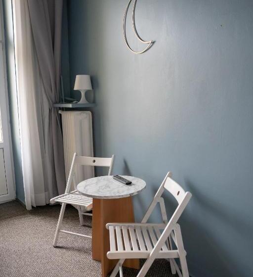 带共用浴室的标准房间, Moon Hostel Warszawa