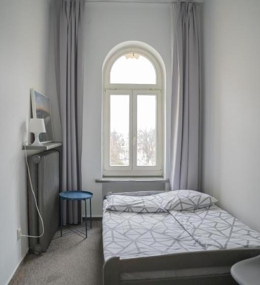 带共用浴室的标准房间, Moon Hostel Warszawa