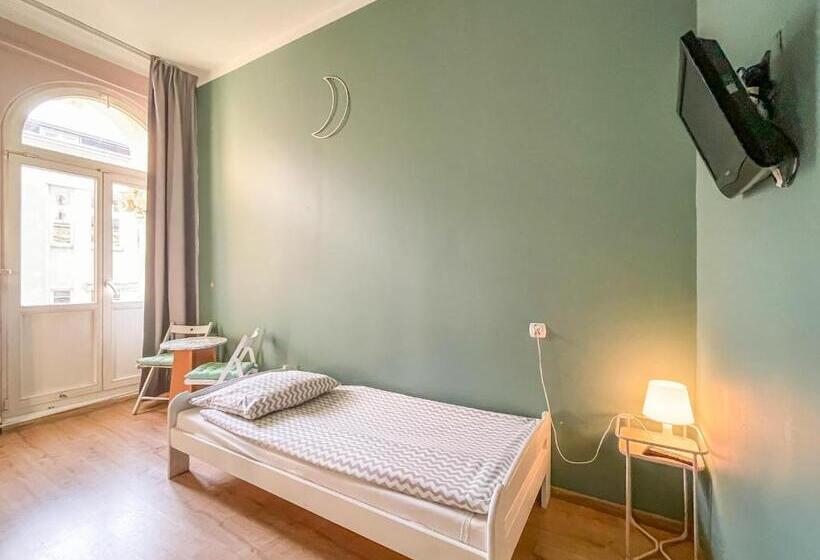 Трехместный Номер Стандарт Совместная Ванная, Moon Hostel Warszawa