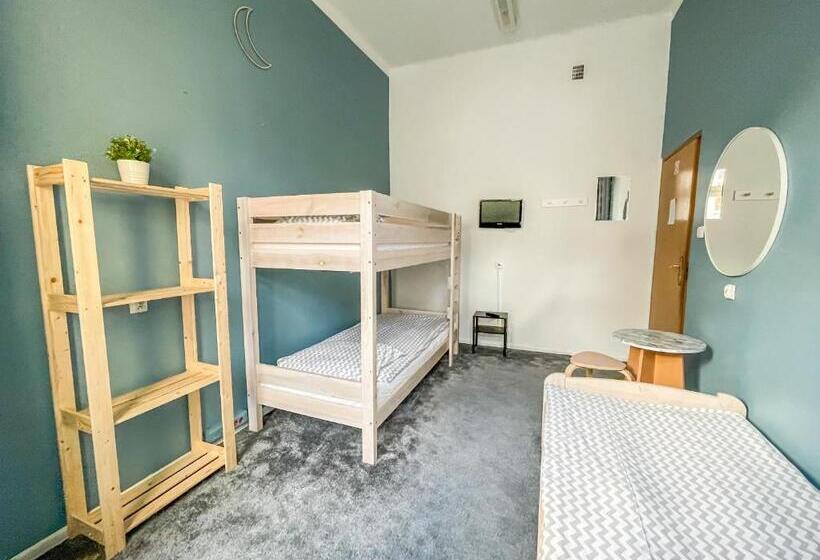 Трехместный Номер Стандарт Совместная Ванная, Moon Hostel Warszawa