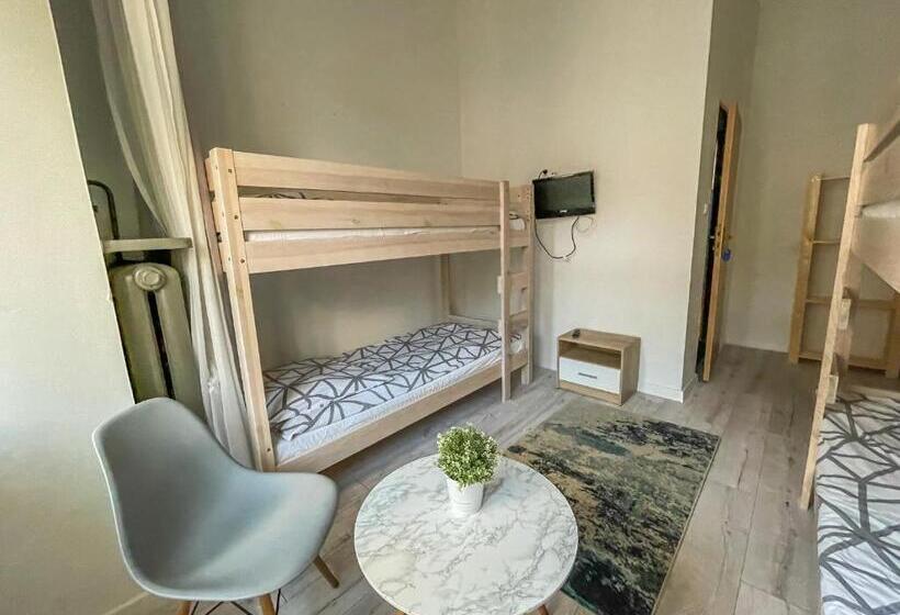 Номер Стандарт Четырехместный Совместный Санузел, Moon Hostel Warszawa
