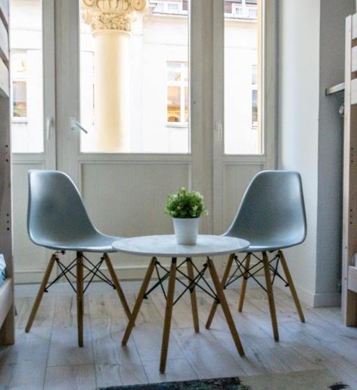Номер Стандарт Четырехместный Совместный Санузел, Moon Hostel Warszawa