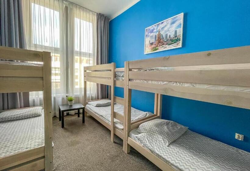 带共用卧室公用房间的床, Moon Hostel Warszawa