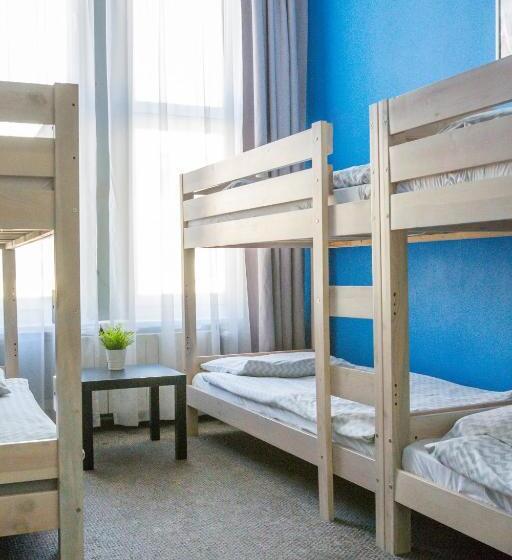 带共用卧室公用房间的床, Moon Hostel Warszawa