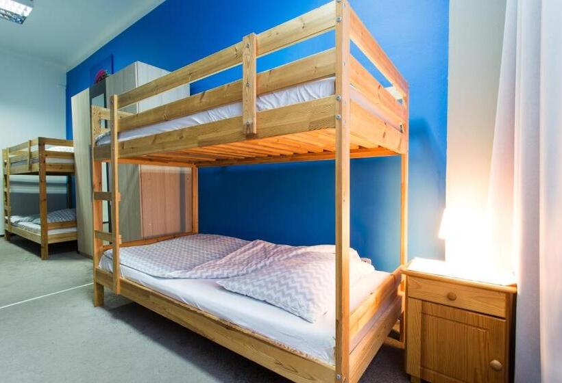 共用房间的床, Moon Hostel Warszawa