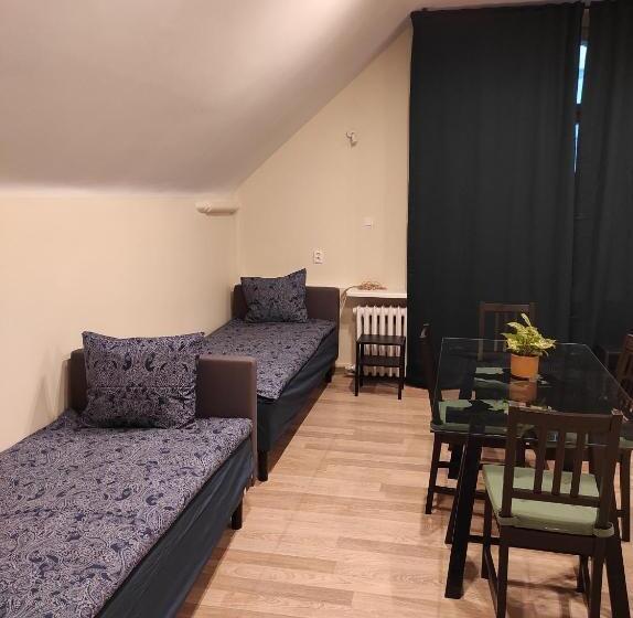 四人豪华间, Moon Hostel Warszawa