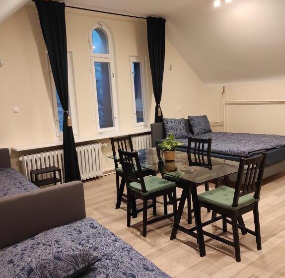 四人豪华间, Moon Hostel Warszawa