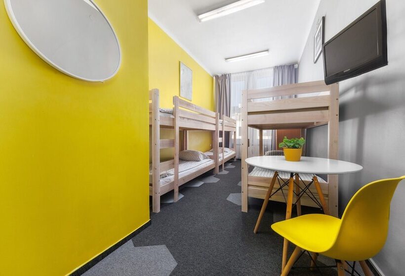 共用房间的床, Moon Hostel Warszawa