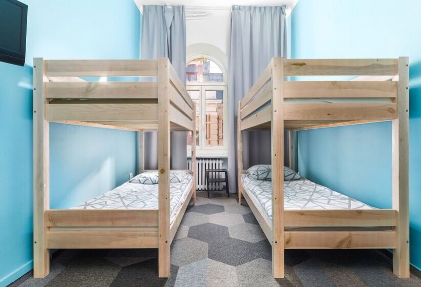 共用房间的床, Moon Hostel Warszawa